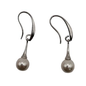 Arete garfio Baño Platino con perla blanca